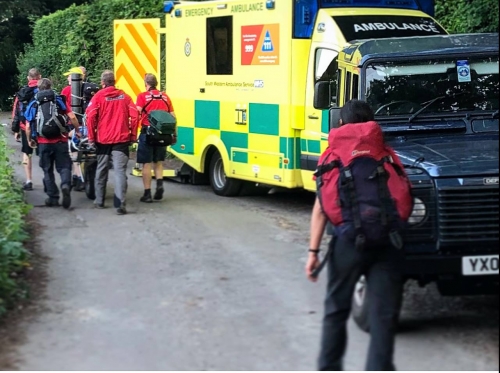 Dartmoor Rescue handover casualty to Southwest ambulance crew